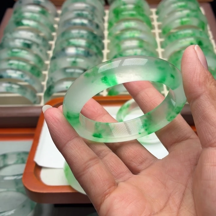 逆***阳石英质玉未镶嵌手镯