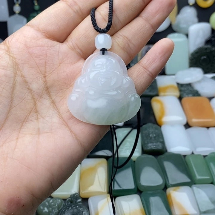 果***妈石英质玉未镶嵌颈饰