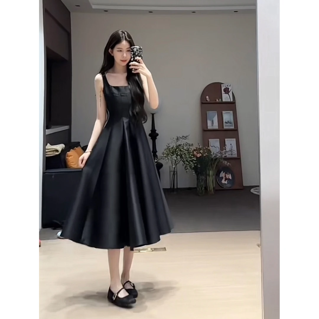 舒胡蕾 女主角 夏季在逃公主轻奢小黑裙收腰显瘦气质在黑色连衣裙