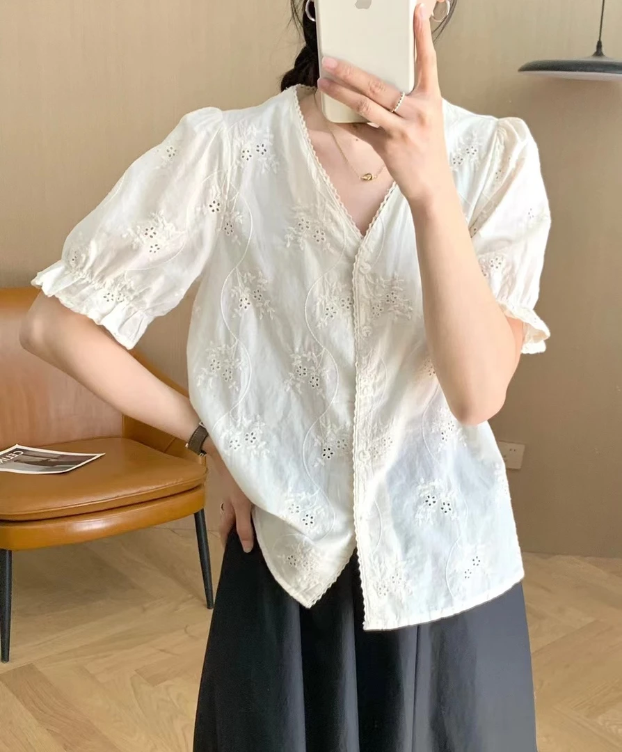 法式V领刺绣纯棉短袖衬衫夏季薄款镂空花边百搭衬衣小个子上衣