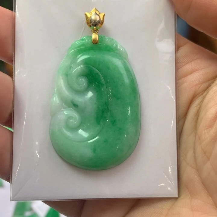 翡翠颈饰18K金镶嵌翡翠吊坠