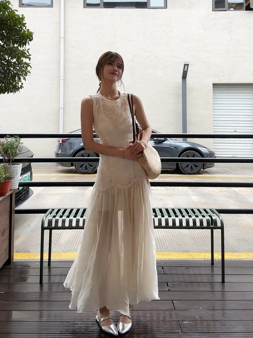 夏季新款时尚法式无袖白色气质背心圆领连衣裙收腰显瘦性感长裙女