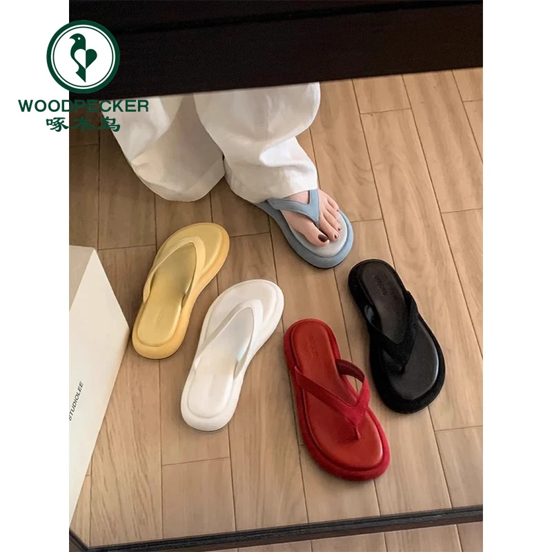 啄木鸟厚底夹脚人字凉拖鞋女夏外穿新款高级感软底沙滩度假凉拖鞋