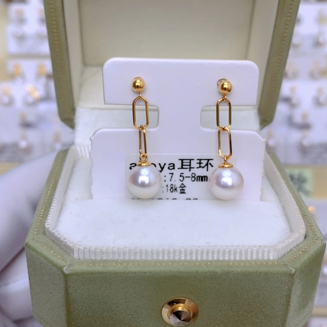 18K金镶嵌海水珍珠耳饰