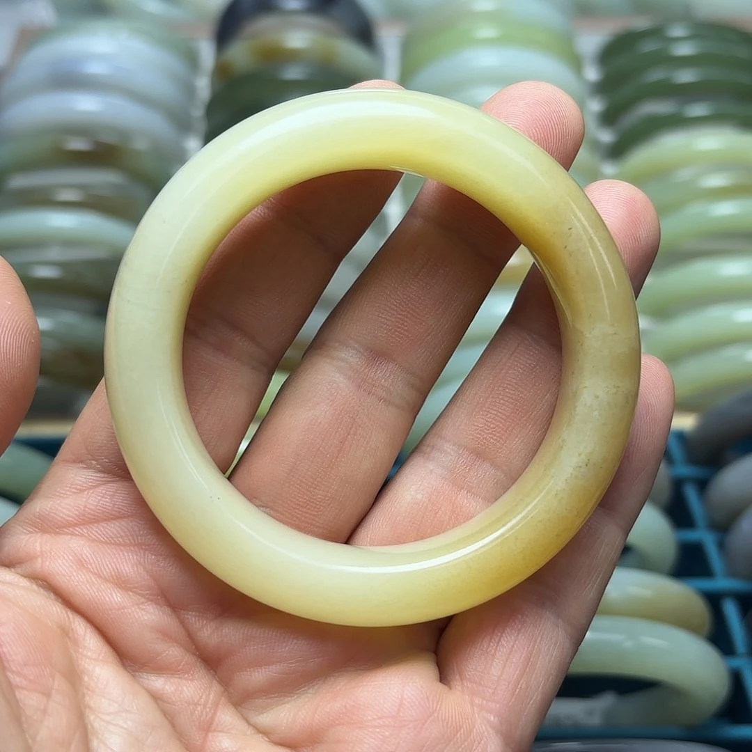 和田玉未镶嵌手镯