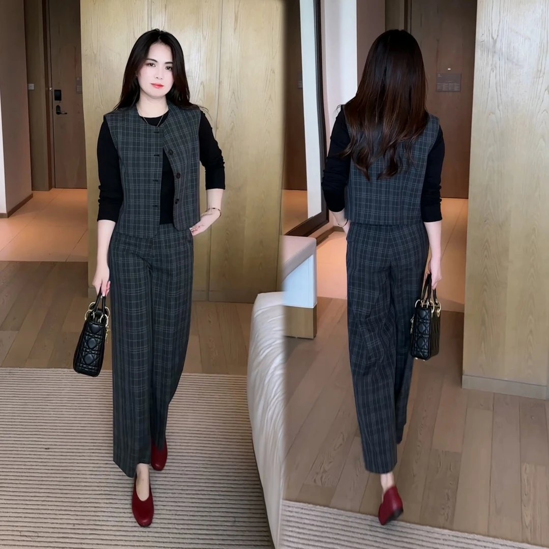 复古格子套装女秋季新款洋气显瘦格子马甲打底衫阔腿裤减龄三件套