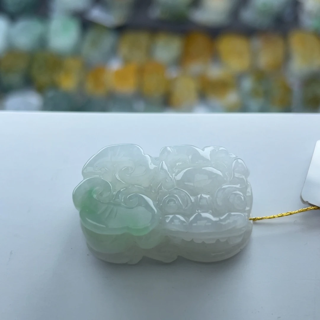 翡翠未镶嵌颈饰貔貅