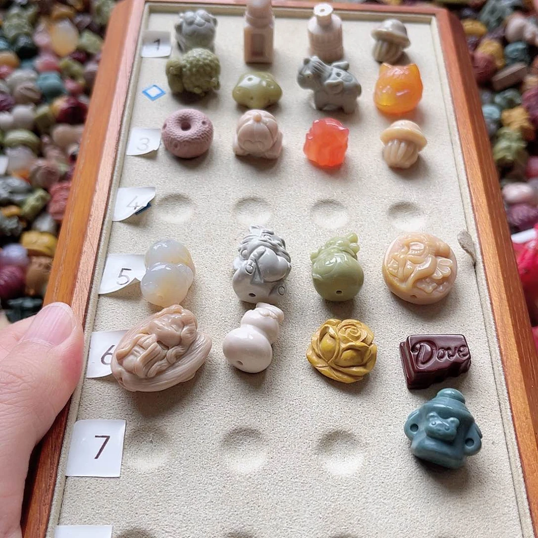 石英质玉21个未镶嵌悠*猴