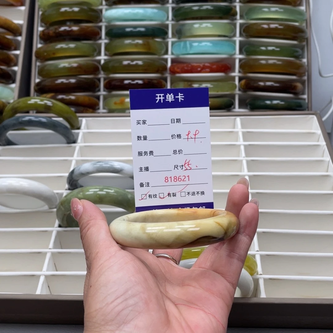 "***儿蛇纹石玉未镶嵌手镯