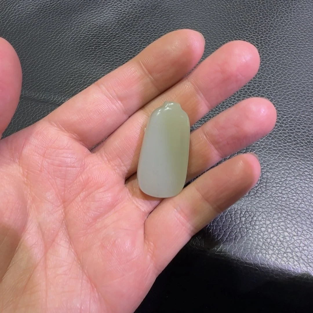 和田玉未镶嵌吊坠(赠链)