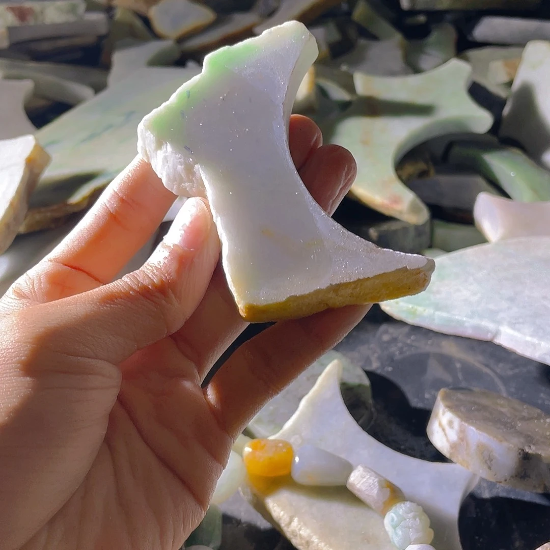 翡翠挂件未镶嵌定制翡翠毛料片料