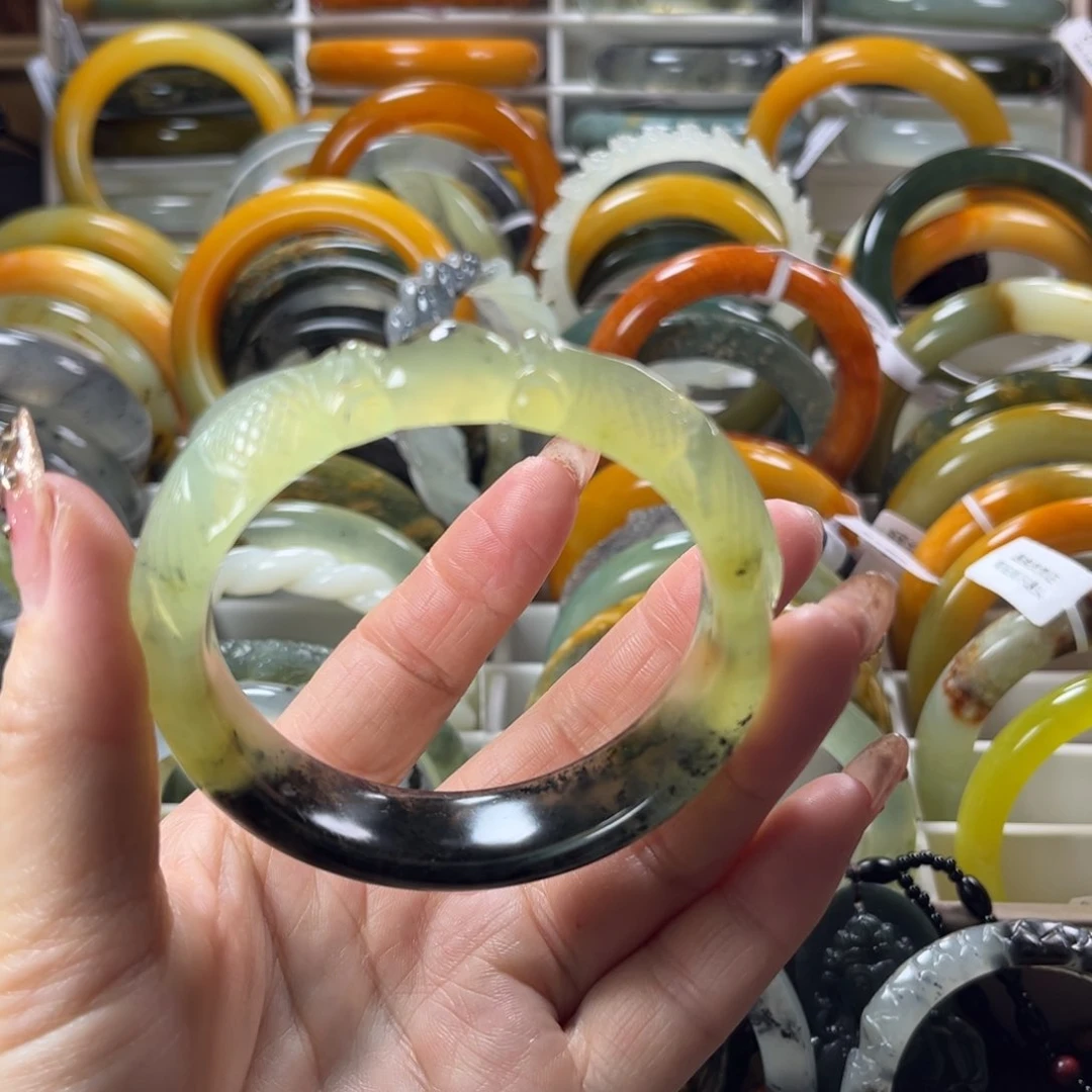 蛇纹石玉手镯未镶嵌