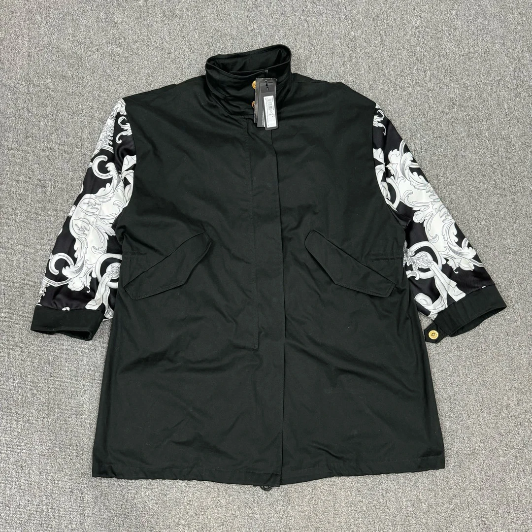 全新未使用 VERSACE/范思哲 秀款黑色巴洛克外套 40码 10019003