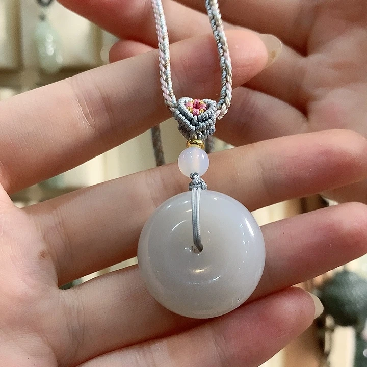 和田玉未镶嵌颈饰转**来