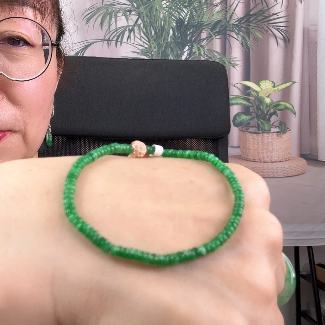 翡翠手链未镶嵌算盘珠