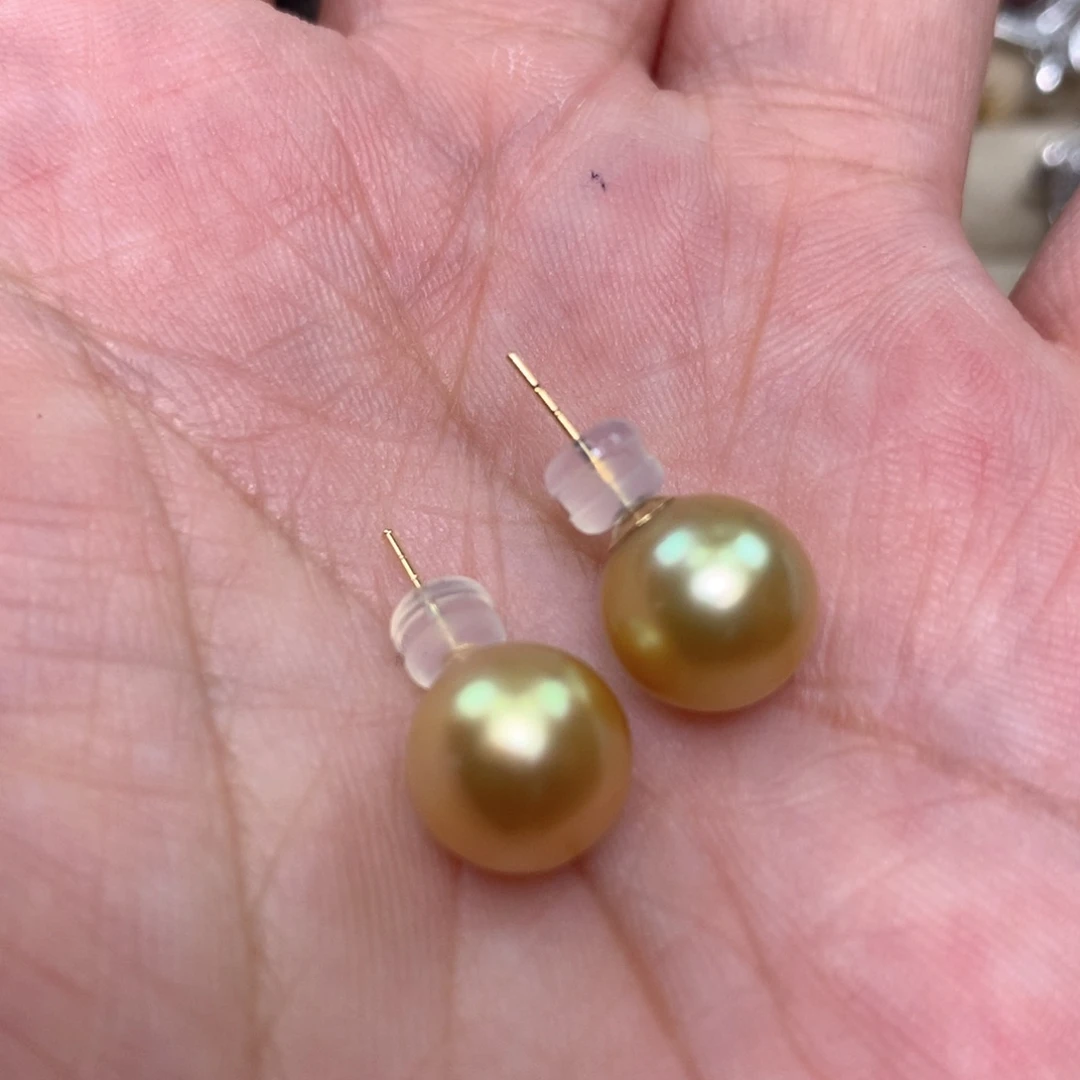 18K金镶嵌海水珍珠耳饰