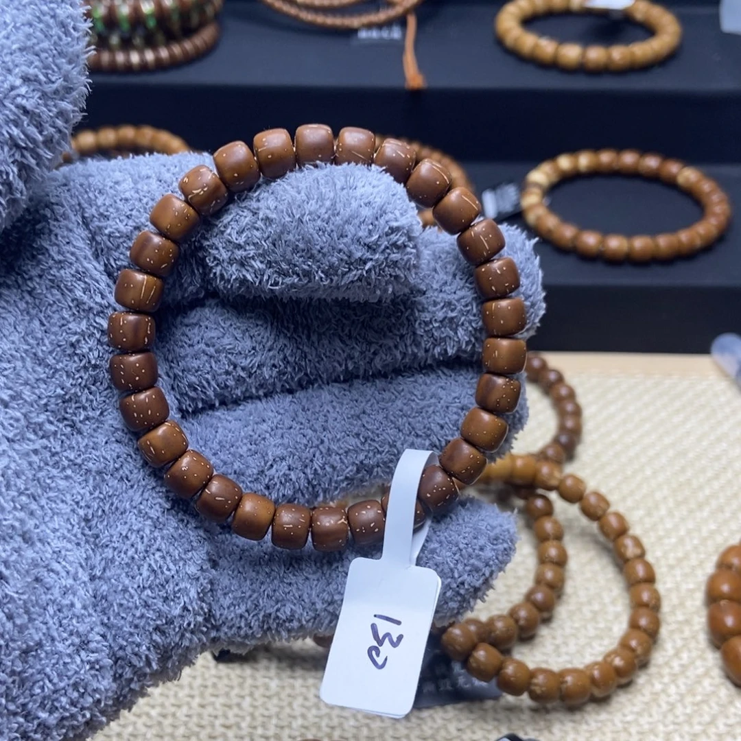 傲****紫金鼠手串实心老型卡8.2