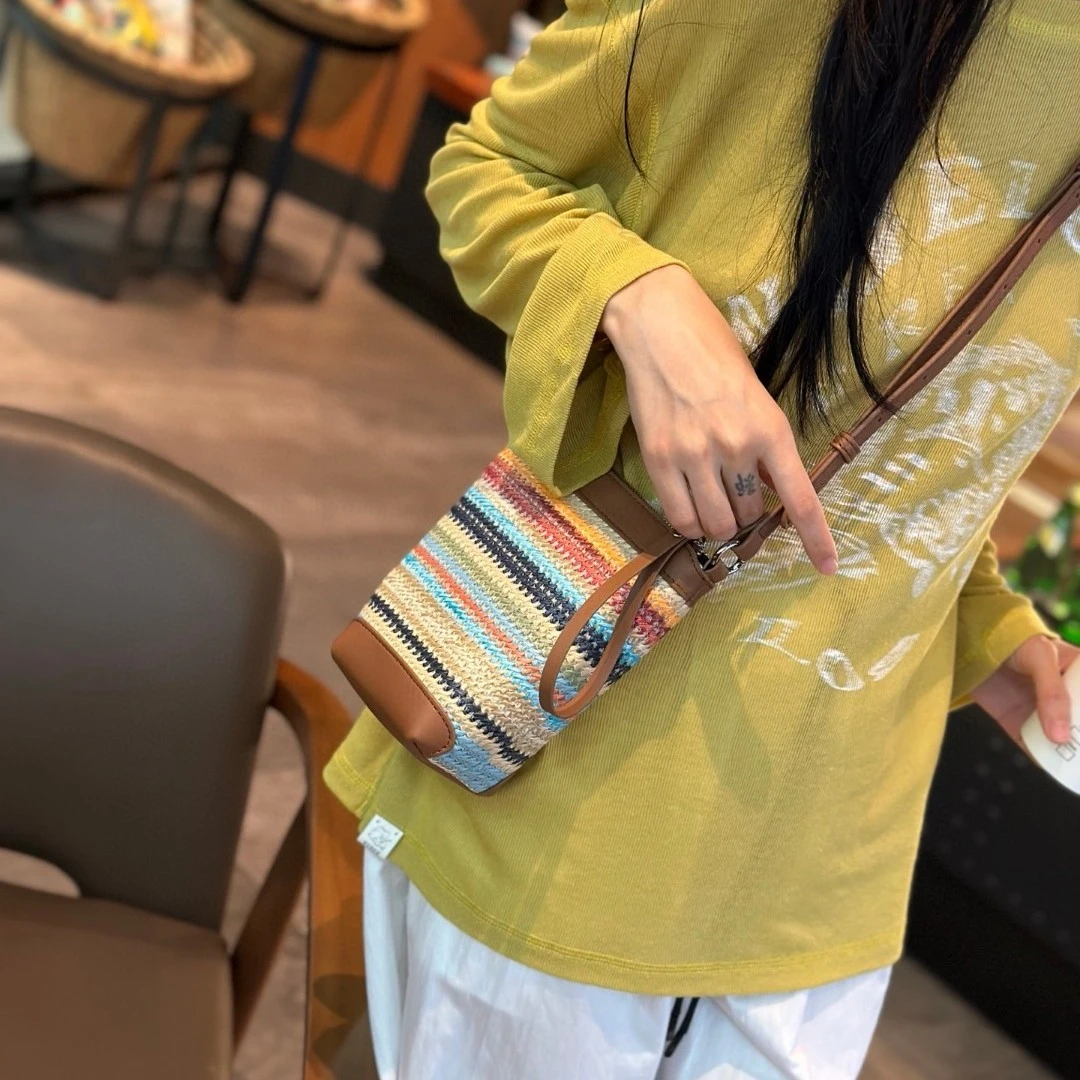 商场同款肩背斜挎手机小包女款新款夏季单肩极简风水桶背包女包