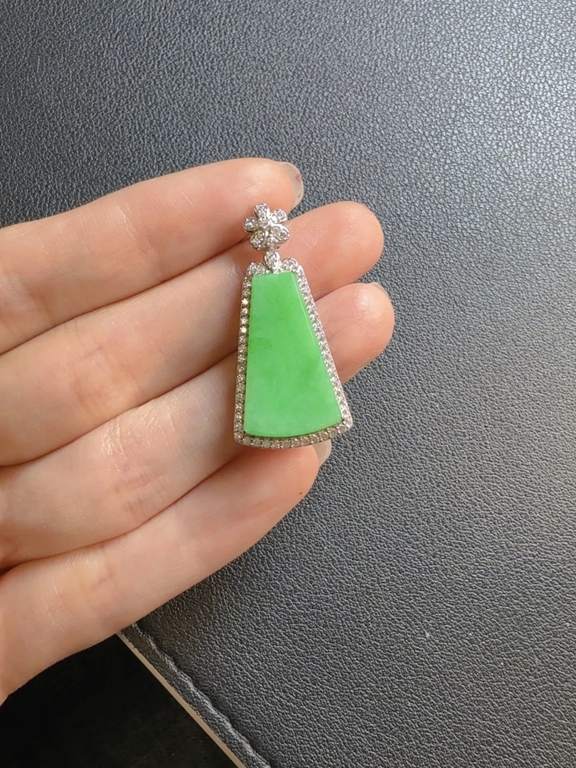 天然A货缅甸翡翠阳绿无事牌吊坠