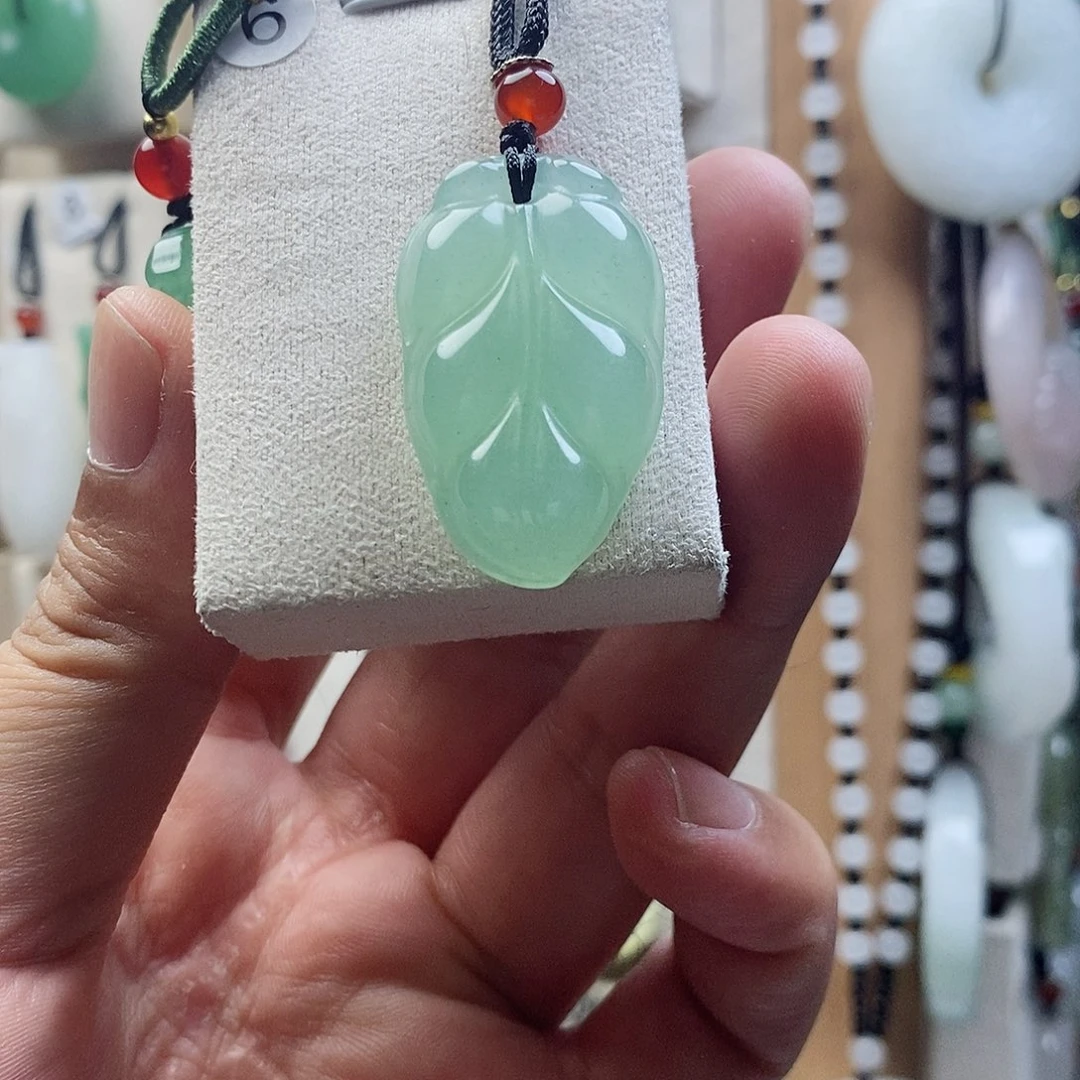 石英质玉未镶嵌颈饰