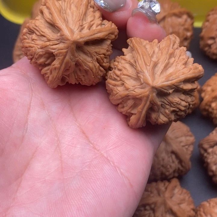 文玩核桃吊坠三棱