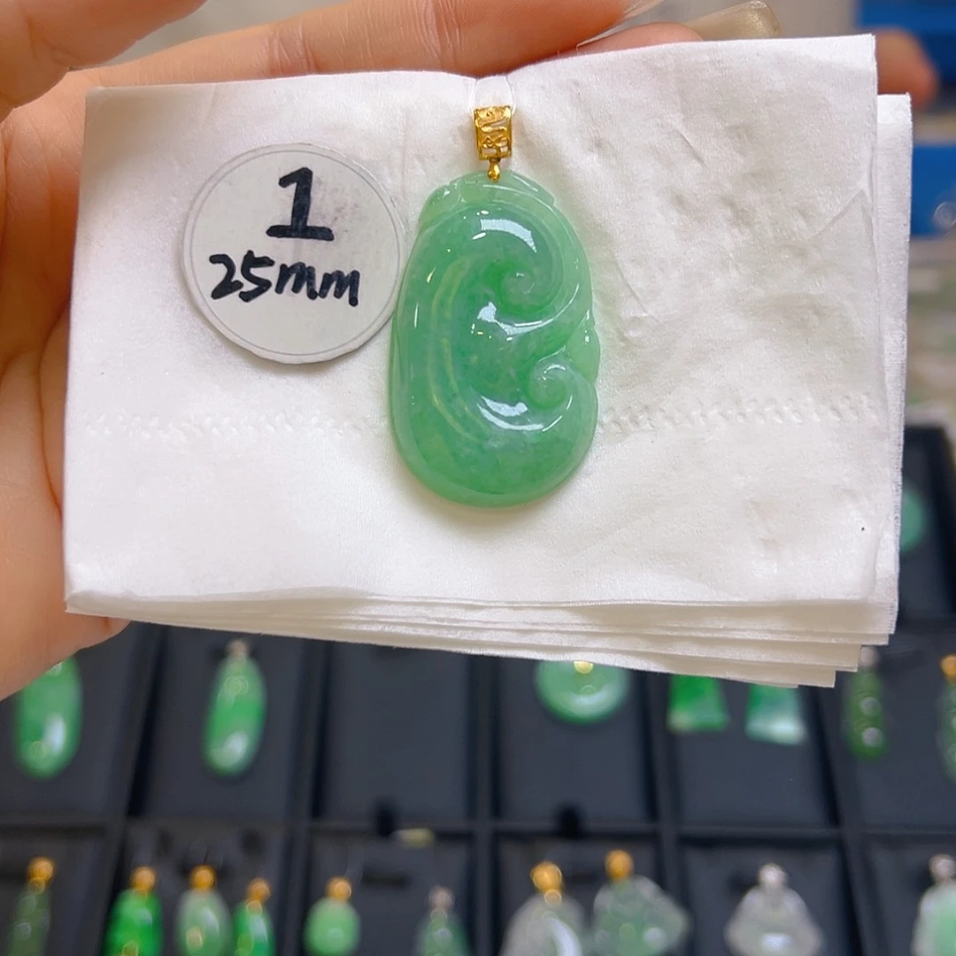 翡翠颈饰18K金镶嵌翡翠