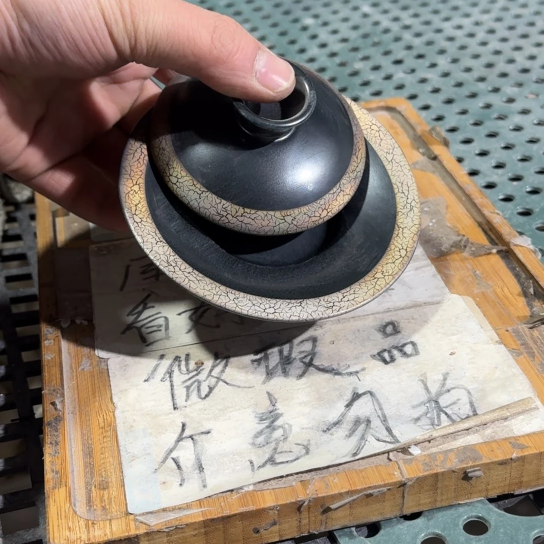 瑕疵介意勿拍陶瓷器皿B352