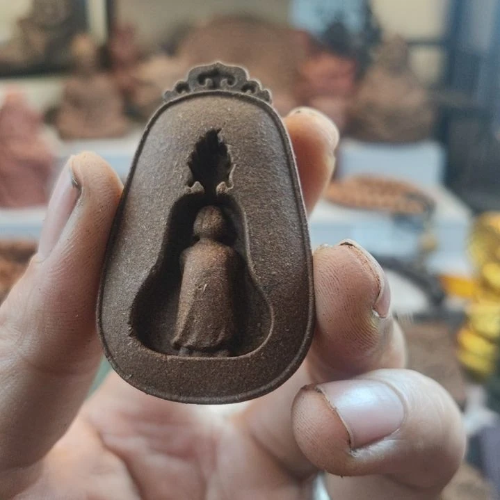 泥塑s****r安宫牛黄无相佛