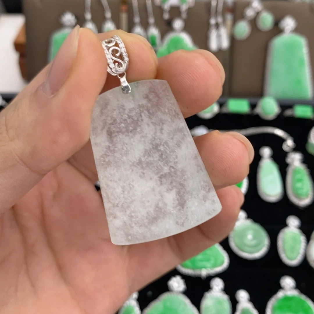 翡翠颈饰银S925镶嵌天然翡翠