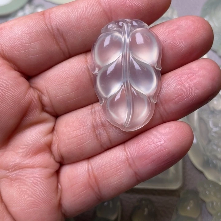 岫玉吊坠(赠链)未镶嵌遗**角