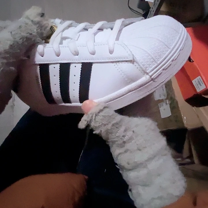 品牌带小金标平底鞋