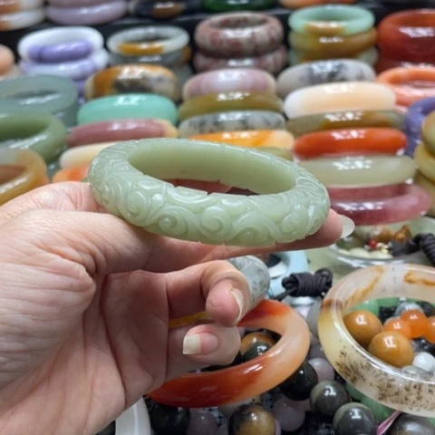 石英岩玉未镶嵌手镯