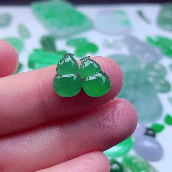 翡翠未镶嵌吊坠(不含链)葫芦一对