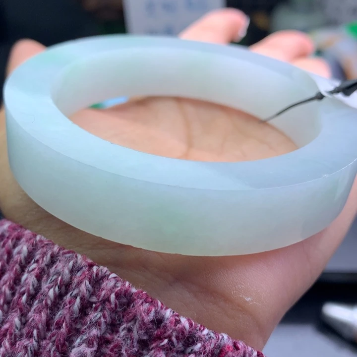 定制翡翠未镶嵌翡翠手镯