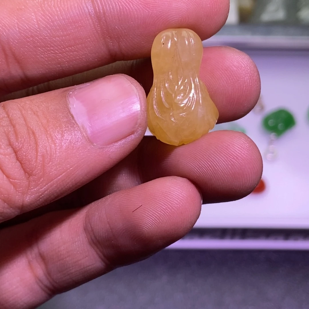 翡翠未镶嵌颈饰吊坠