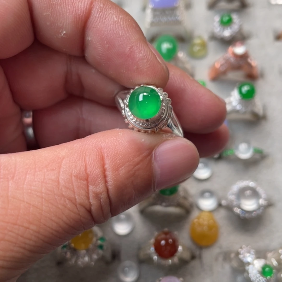 翡翠裸石木那甜绿蛋面铜托