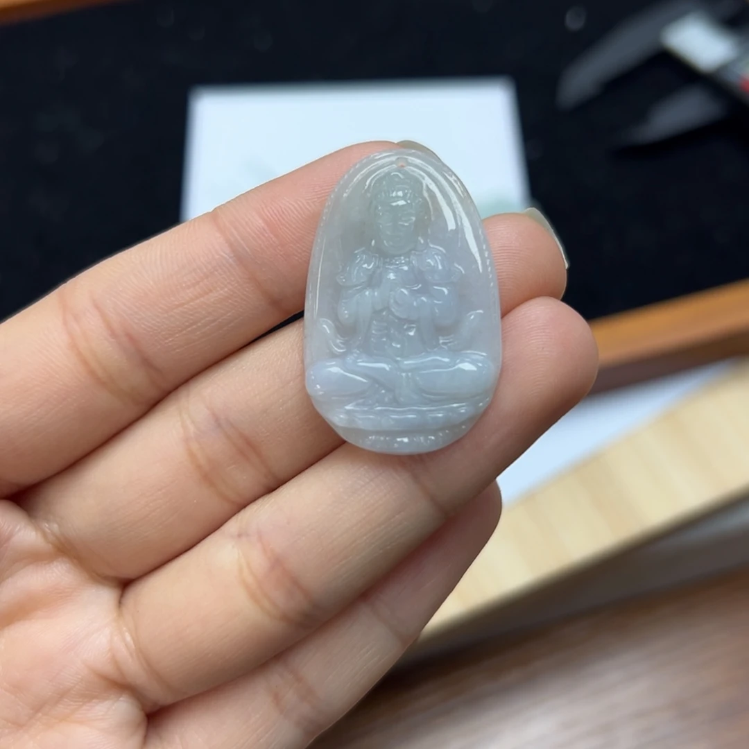 翡翠颈饰未镶嵌小****屋大日