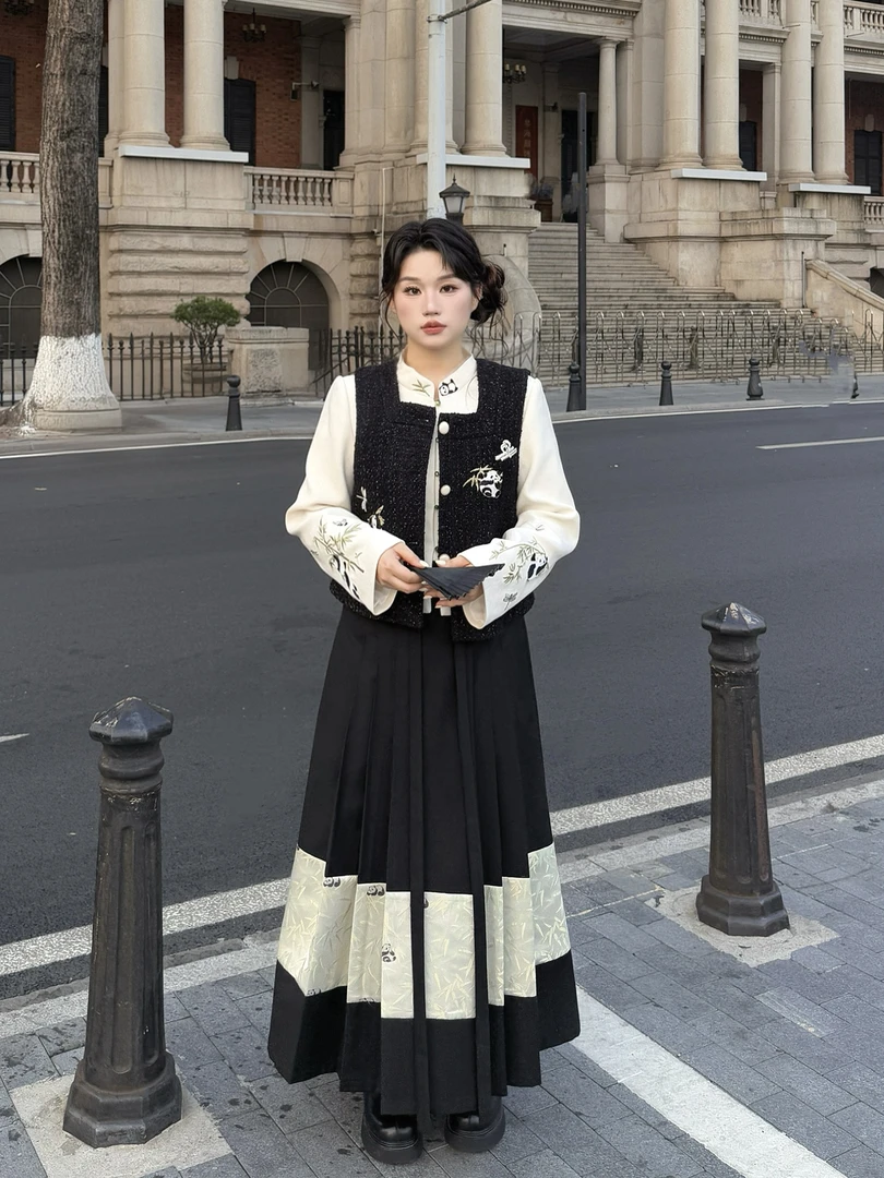 月半鱼【熊猫抱竹】新中式刺绣衬衫+设计熊猫马甲+收腰显瘦马面裙