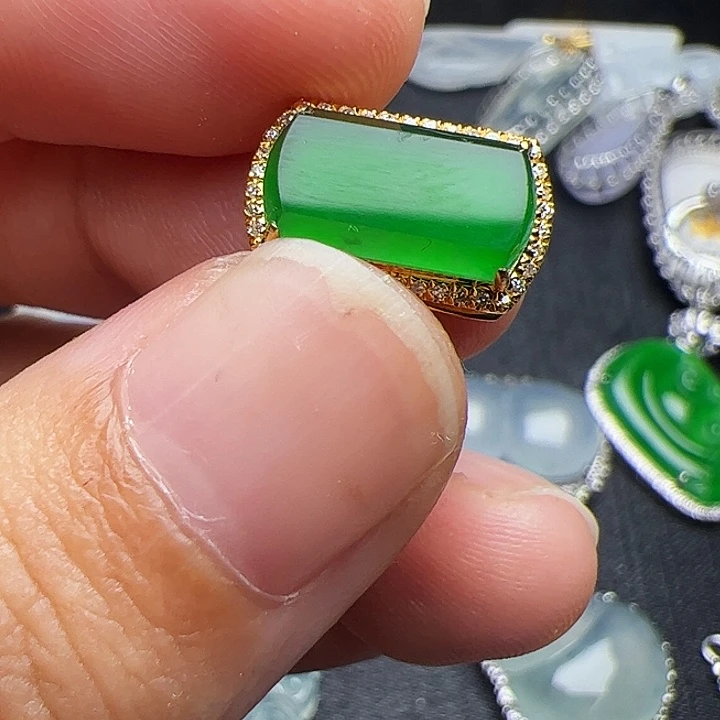 翡翠18K金镶嵌吊坠(不含链)