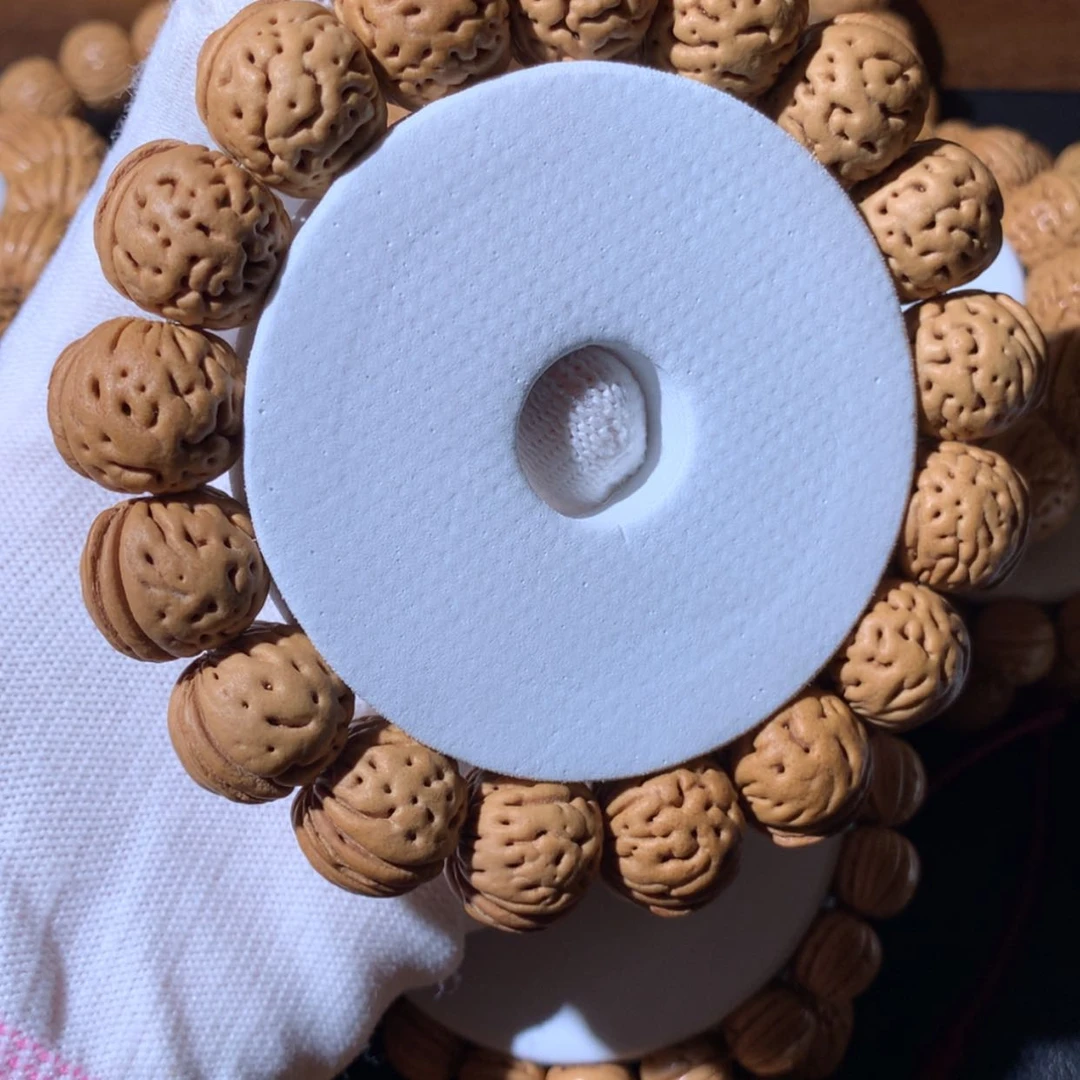 【闪购商品】桃核手串不*?东北野生肌肉16+