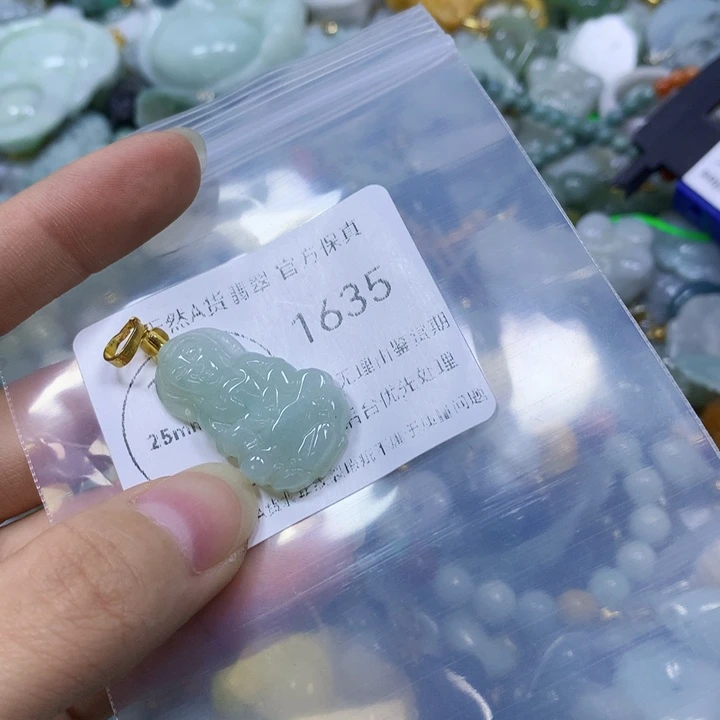 翡翠未镶嵌颈饰翡翠