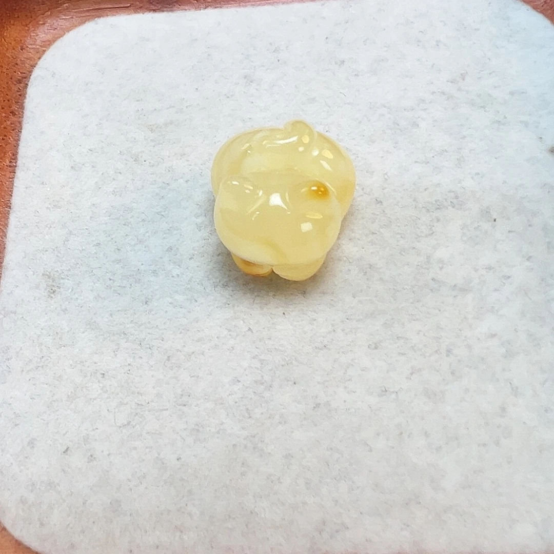 啾***咪琥珀未镶嵌珠宝奇石