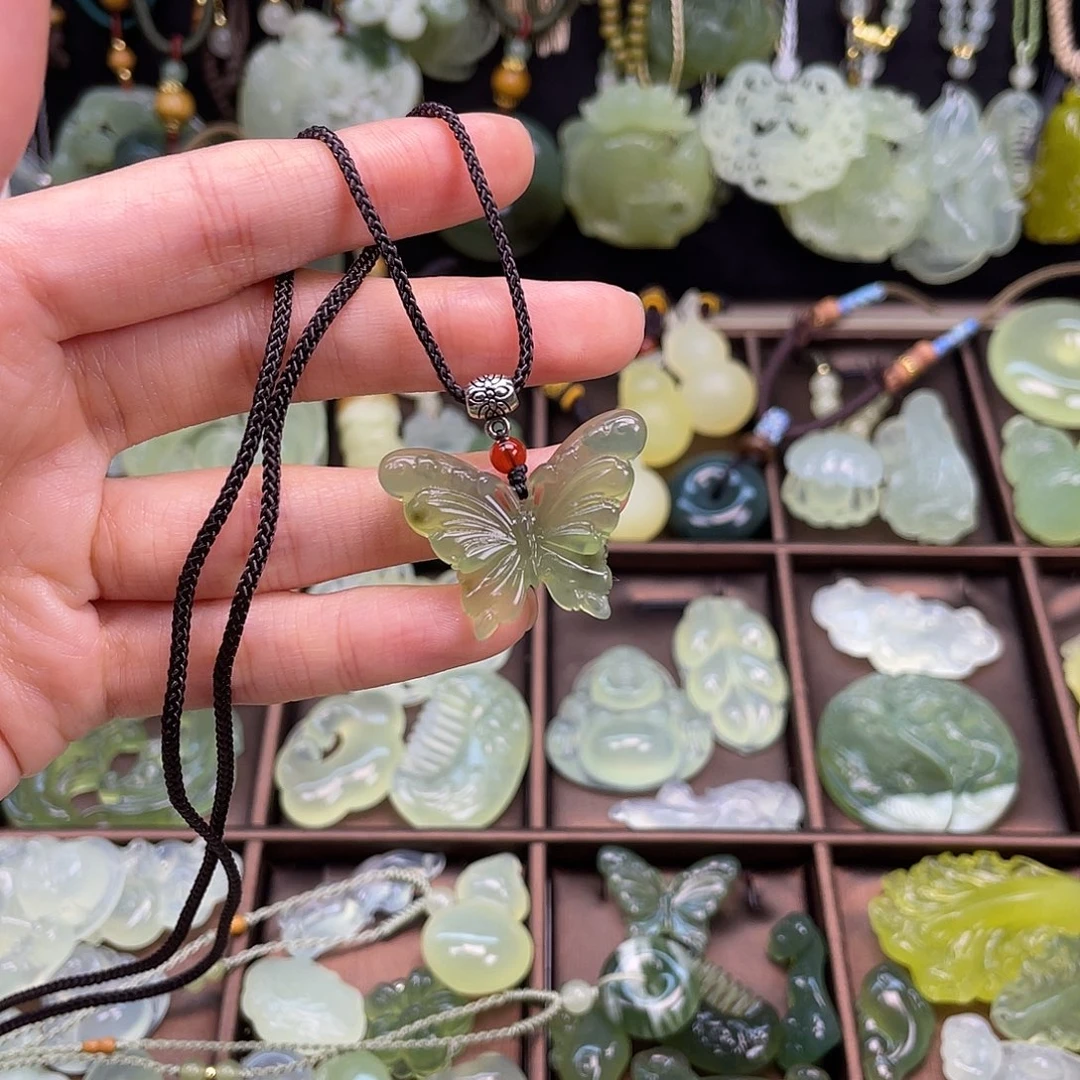 蛇纹石玉未镶嵌颈饰