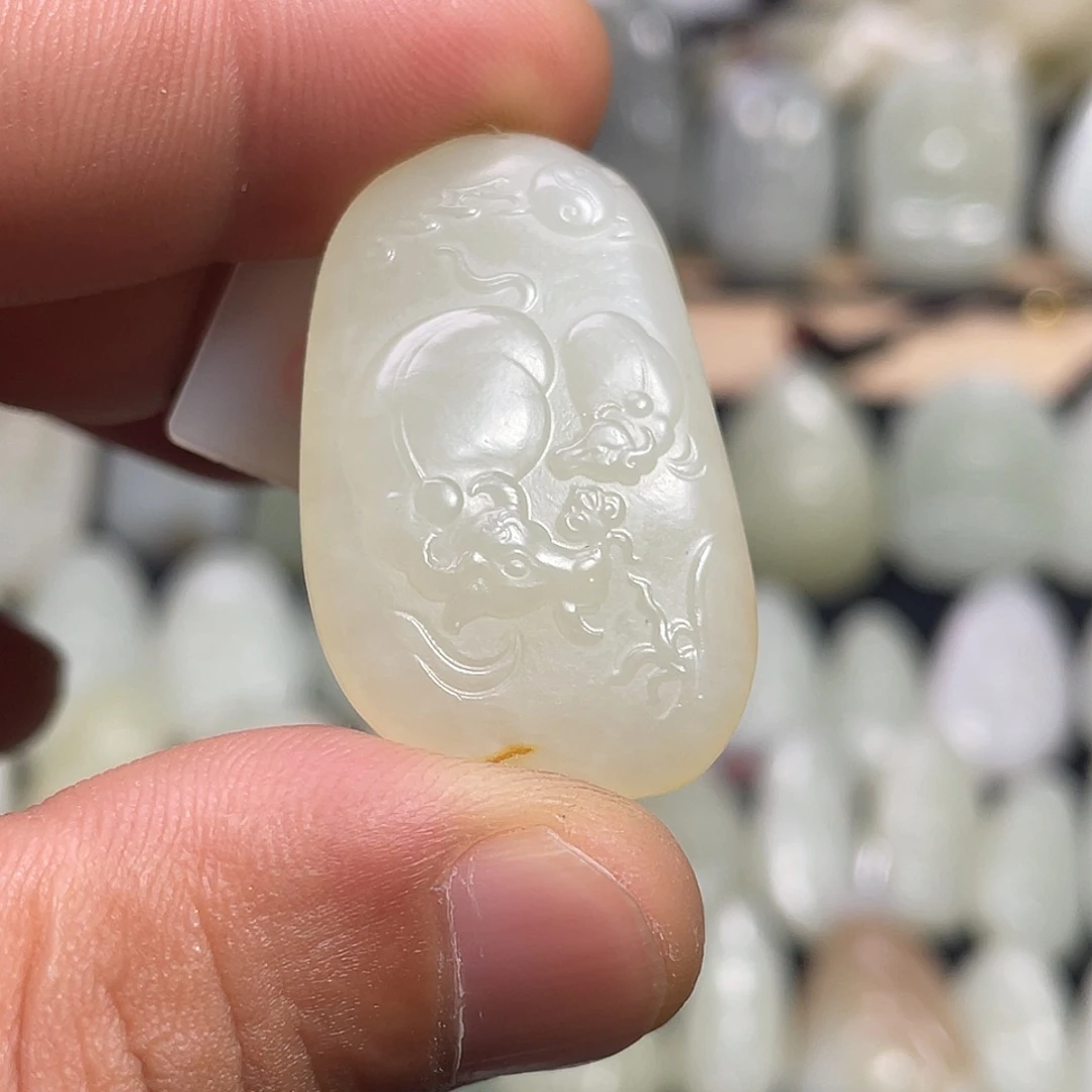 和田玉未镶嵌颈饰吊坠