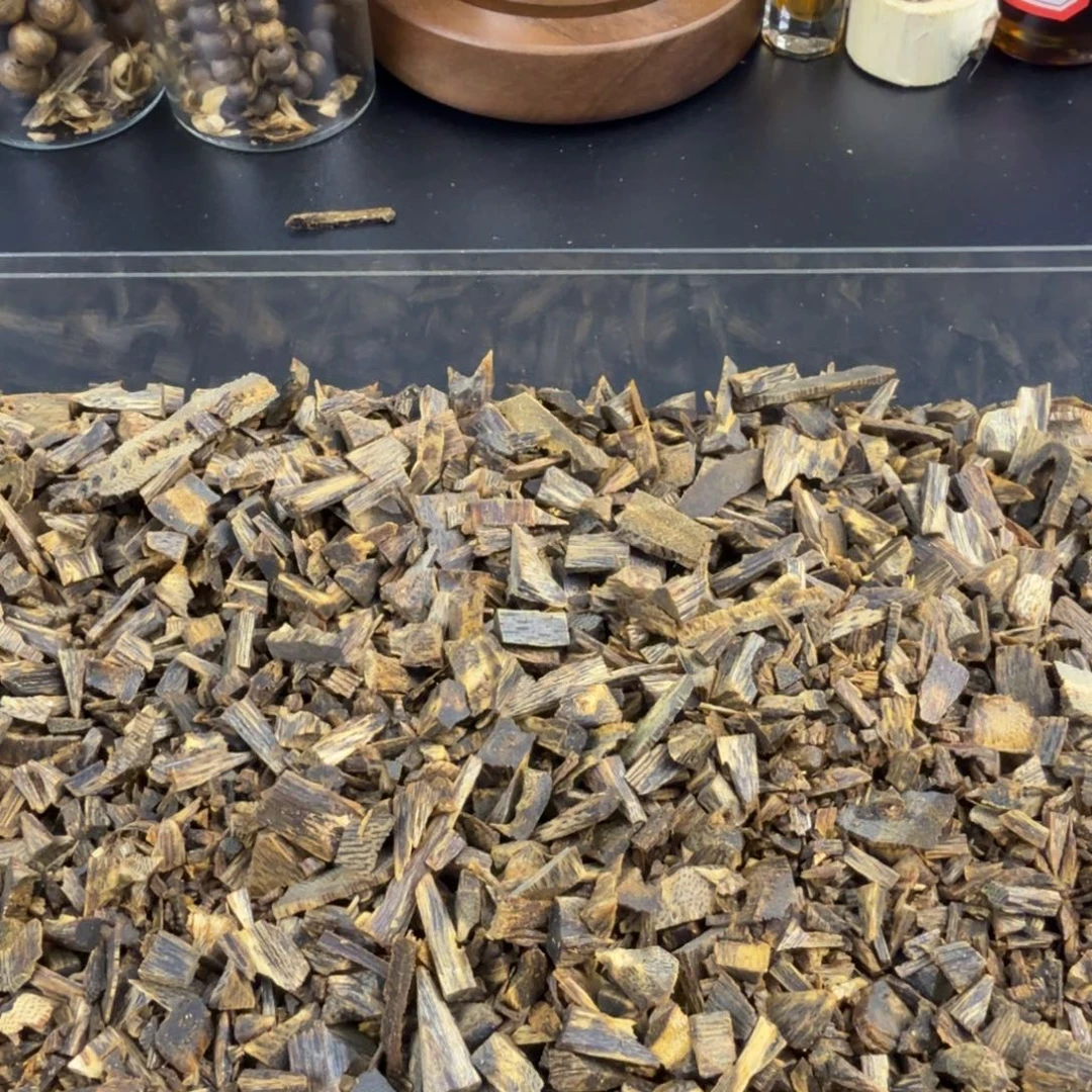 沉香罗门黑奇老树料沉水50克