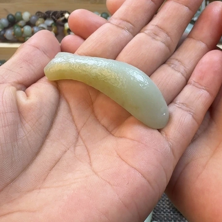A***a和田玉未镶嵌颈饰