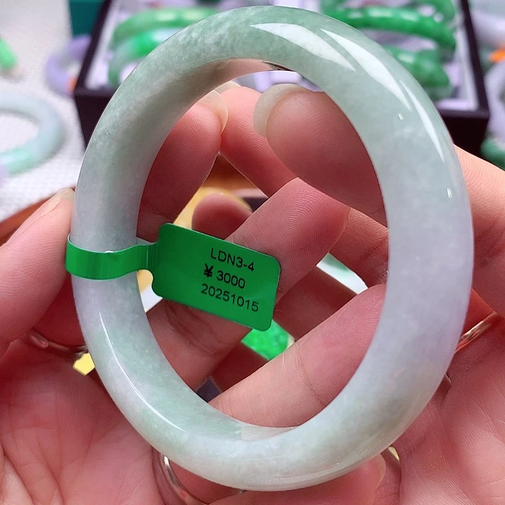 翡翠未镶嵌手镯翡翠