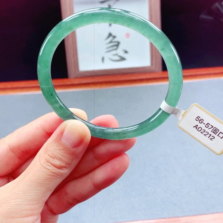 未镶嵌手镯翡翠圆镯