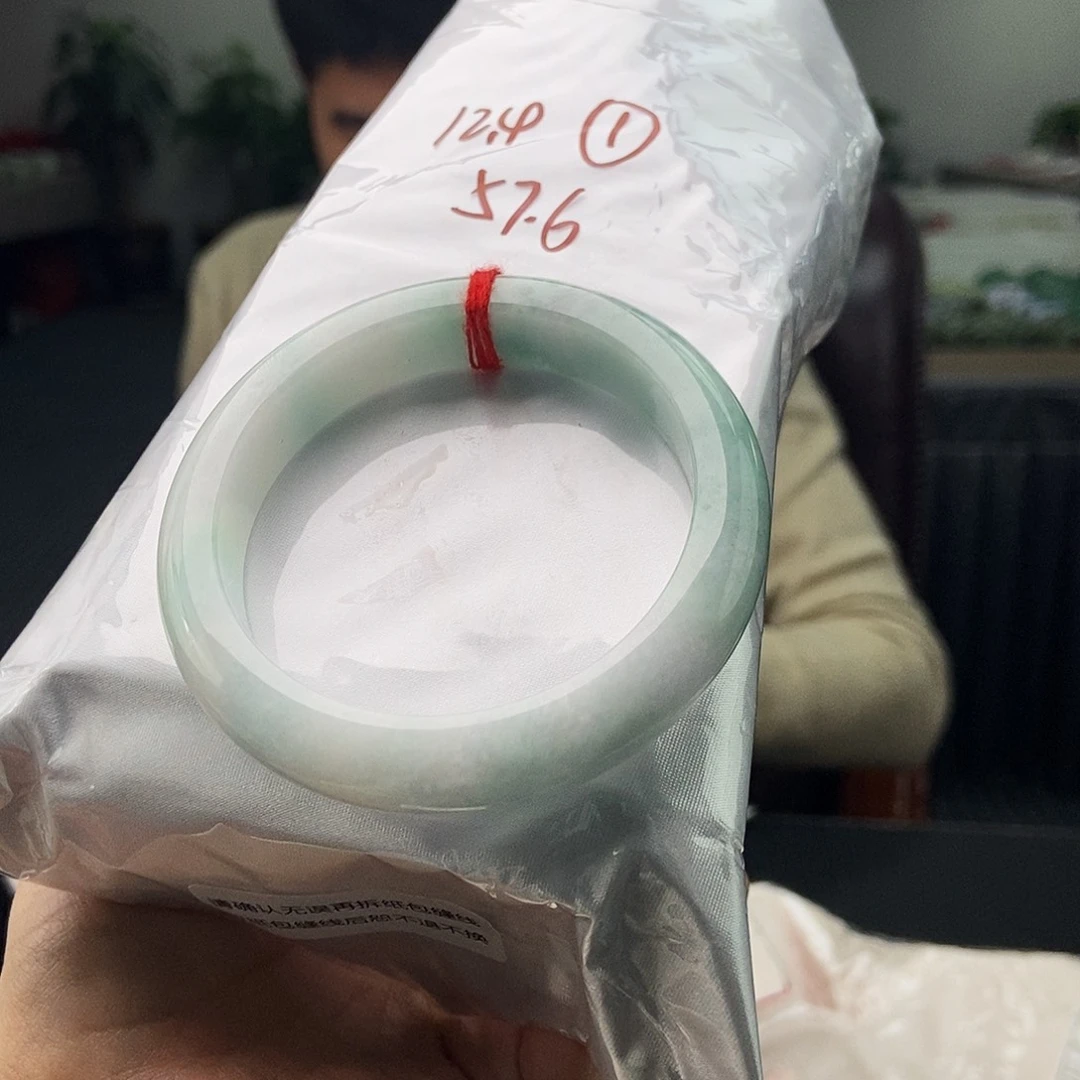 翡翠未镶嵌手镯颜色多样性发拍一发一