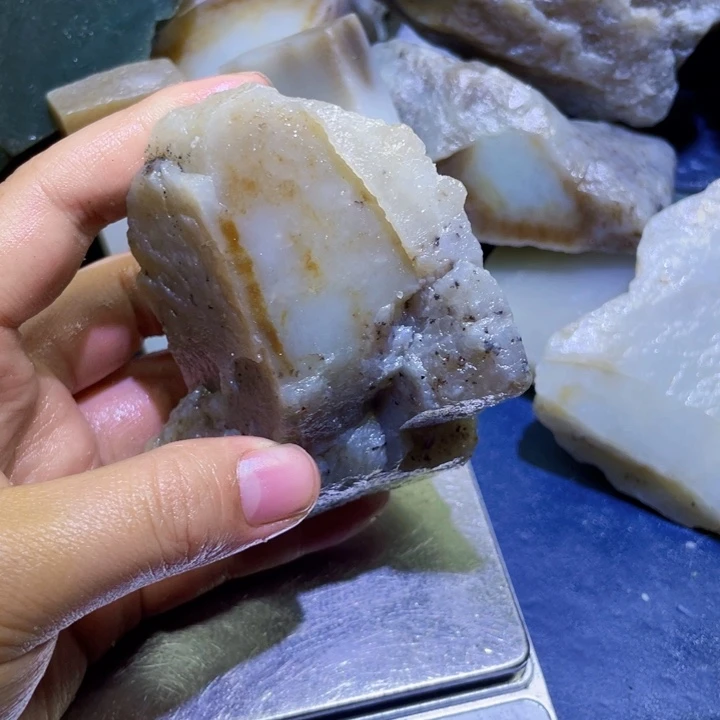 和田玉未镶嵌珠宝半成品